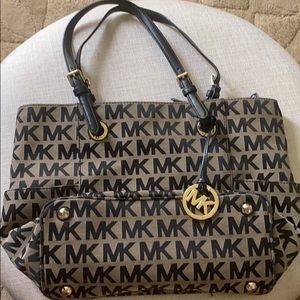 Micheal Kors Purse